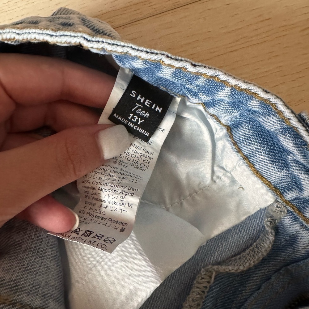 Stylish Light Blue Denim Shorts - Picture 3 of 3
